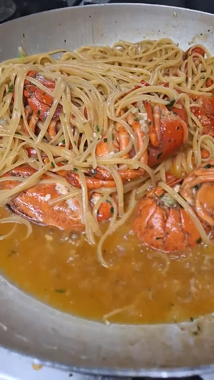 Video: spaghetti all'astice in padella