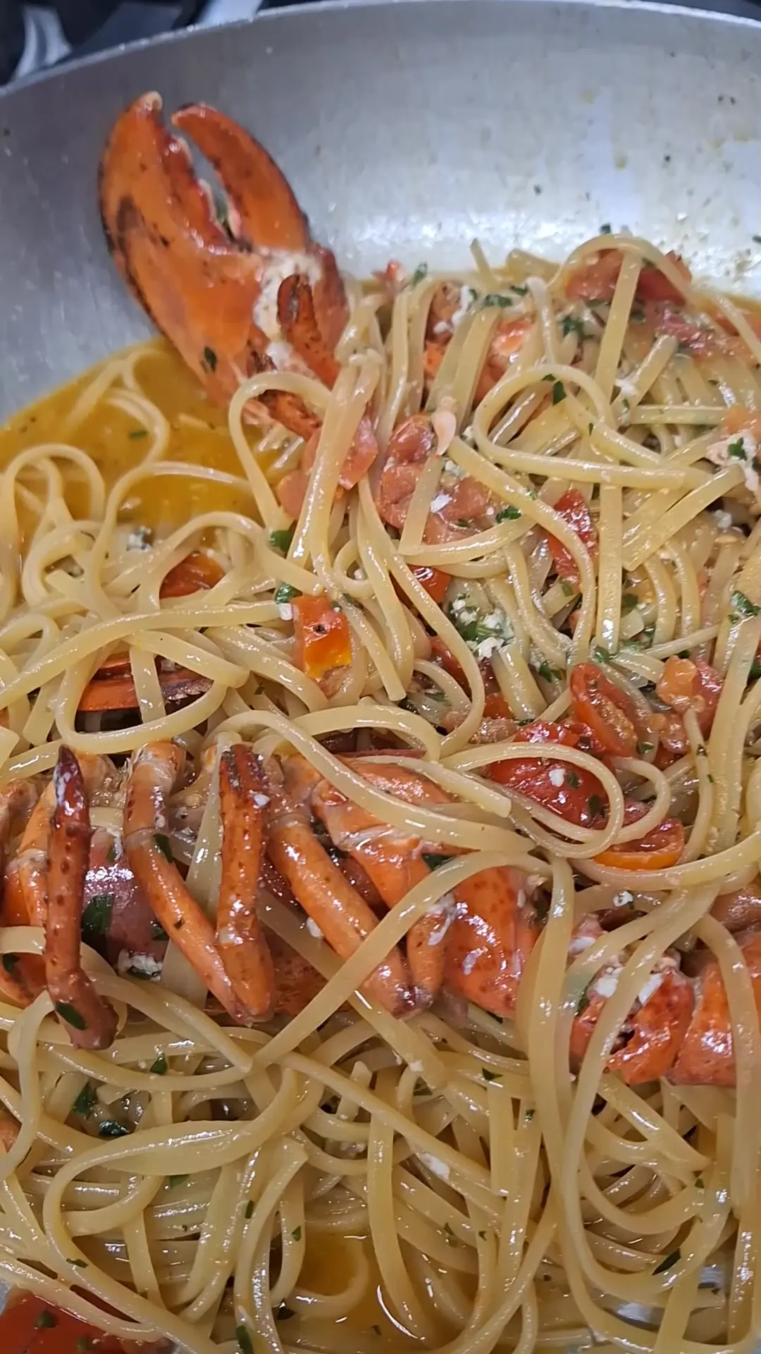 Spaghetti all'astice in padella